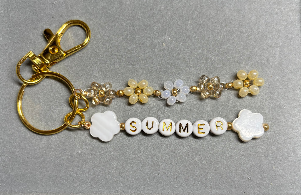 Beaded Daisy Keychain - SUMMER